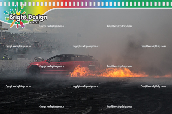 Summernats 28 Sunday 4 Jan 2015  BD  (8045)  STRUGLIN BURNOUT