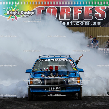 Motorfest  Lardner Park  March 2015 SUNDAY  (19745)  ITS253 BURNOUT square