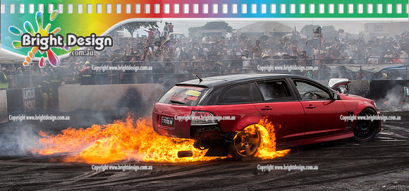 Summernats 28 Sunday 4 Jan 2015  BD  (8067)  STRUGLIN BURNOUT