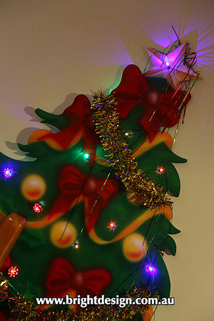 8-25 TR-04 w Traditional Decorated Christmas Tree Outdoor Christmas Cut out with Lights on
