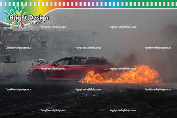 Summernats 28 Sunday 4 Jan 2015  BD  (8048)  STRUGLIN BURNOUT