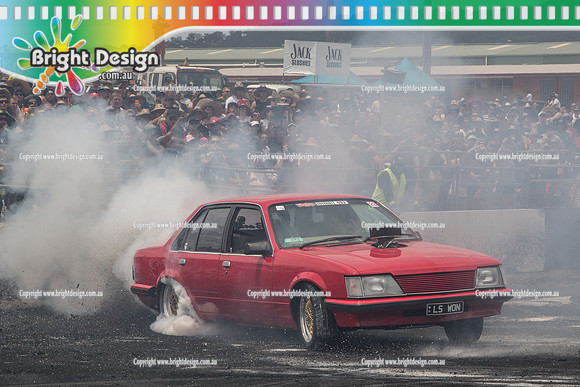 Summernats 28 Sunday 4 Jan 2015  BD  (7818)  LSWON BURNOUT