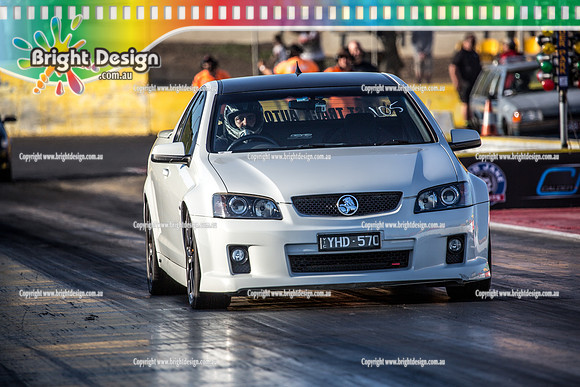 Fast Friday @ Calder Park Drag Racing Friday 15 December 2017   (93769)  YHD570