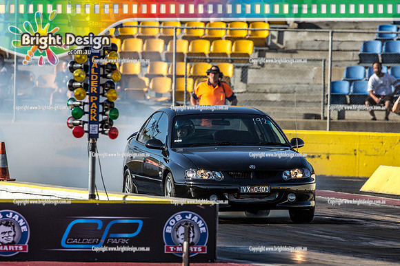 Fast Friday @ Calder Park Drag Racing Friday 15 December 2017   (93495)  VX0403