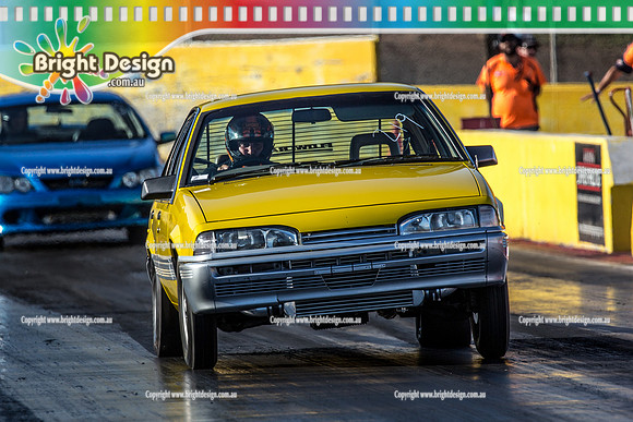 Fast Friday @ Calder Park Drag Racing Friday 15 December 2017   (93491)  219 YELLOW VL