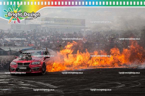 Summernats 28 Sunday 4 Jan 2015  BD  (8060)  STRUGLIN BURNOUT