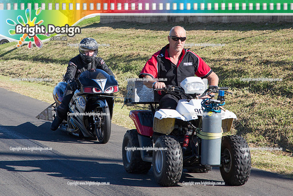 X-Champs @ Sydney Dragway SUN 4 May 2014  (6817)  BIKE PRO STOCK MOTORCYCLE PM 901 PHIL HOWARD   CROWD