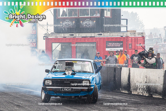 Summernats 28 Sunday 4 Jan 2015  BD  (8162)  LYNCHY BURNOUT