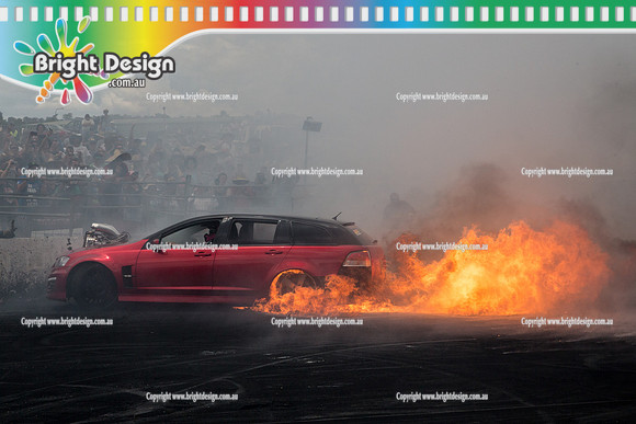 Summernats 28 Sunday 4 Jan 2015  BD  (8049)  STRUGLIN BURNOUT
