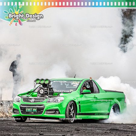 Street Machine Supernats 24 @ Stawell Motor Sports Club 8 Dec 2018  (1133)-2  FULL ON BURNOUT