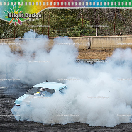 Street Machine Supernats 24 @ Stawell Motor Sports Club 8 Dec 2018  (1733)-2  HQ383 BURNOUT
