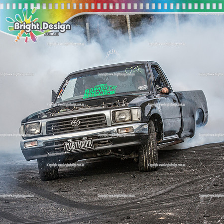Street Machine Supernats 24 @ Stawell Motor Sports Club 8 Dec 2018  (2824)-2  TUBTHMPR BURNOUT