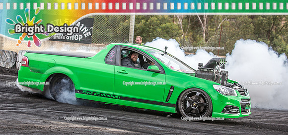 Street Machine Supernats 24 @ Stawell Motor Sports Club 8 Dec 2018  (3033)  FULLON BURNOUT