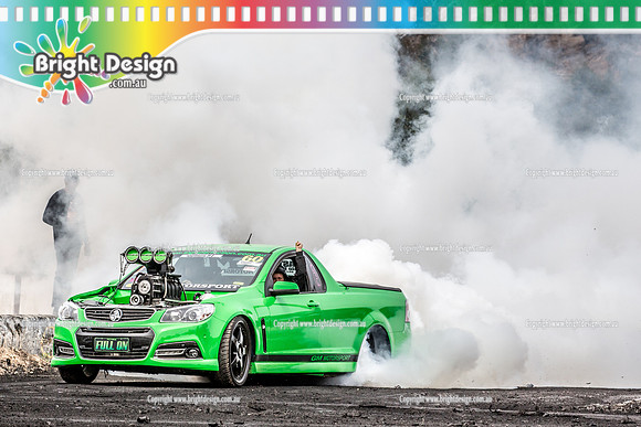 Street Machine Supernats 24 @ Stawell Motor Sports Club 8 Dec 2018  (1133)  FULL ON BURNOUT