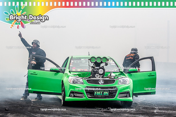 Street Machine Supernats 24 @ Stawell Motor Sports Club 8 Dec 2018  (1158)  FULL ON BURNOUT