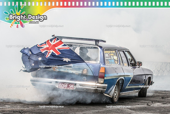 Street Machine Supernats 24 @ Stawell Motor Sports Club 8 Dec 2018  (1552)  0268SR BURNOUT  BLUEFIRE SWAY