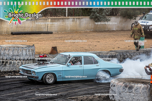Street Machine Supernats 24 @ Stawell Motor Sports Club 8 Dec 2018  (1708)  HQ383 BURNOUT