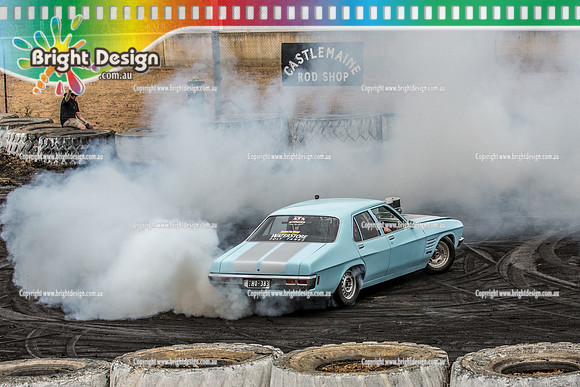 Street Machine Supernats 24 @ Stawell Motor Sports Club 8 Dec 2018  (1719)  HQ383 BURNOUT