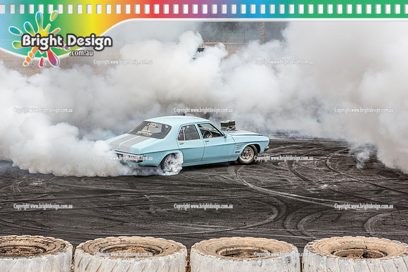 Street Machine Supernats 24 @ Stawell Motor Sports Club 8 Dec 2018  (1729)  HQ383 BURNOUT