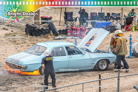 Street Machine Supernats 24 @ Stawell Motor Sports Club 8 Dec 2018  (1739)  HQ383 BURNOUT FIRE