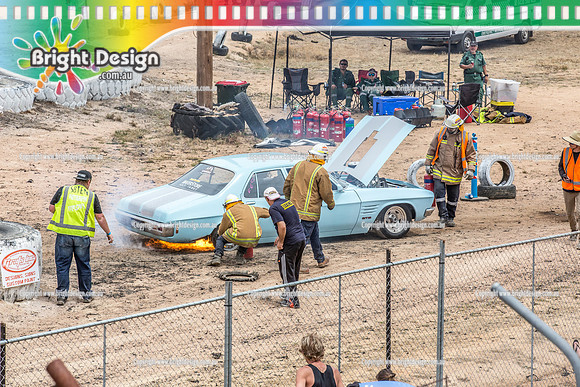 Street Machine Supernats 24 @ Stawell Motor Sports Club 8 Dec 2018  (1744)  HQ383 BURNOUT FIRE