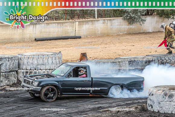 Street Machine Supernats 24 @ Stawell Motor Sports Club 8 Dec 2018  (1814)  TUBTHMPR BURNOUT