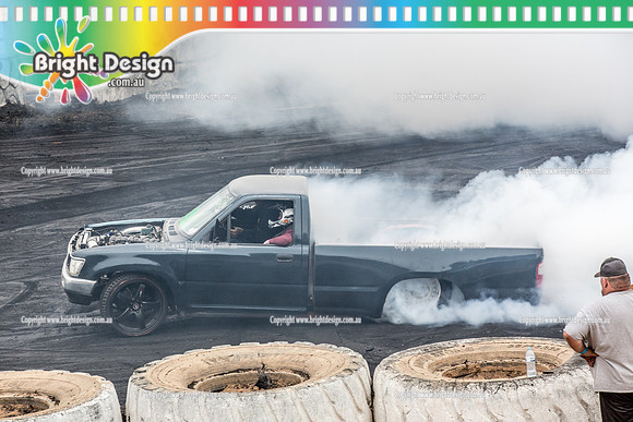 Street Machine Supernats 24 @ Stawell Motor Sports Club 8 Dec 2018  (1823)  TUBTHMPR BURNOUT