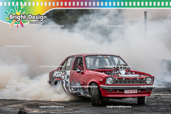 Street Machine Supernats 24 @ Stawell Motor Sports Club 8 Dec 2018  (1880)  TYRFRYYR BURNOUT