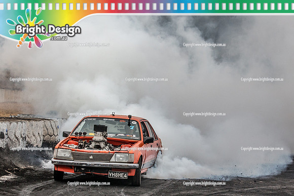 Street Machine Supernats 24 @ Stawell Motor Sports Club 8 Dec 2018  (1902)  YH8ME4 BURNOUT