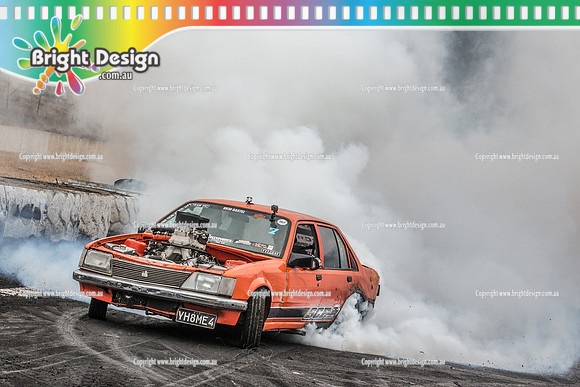 Street Machine Supernats 24 @ Stawell Motor Sports Club 8 Dec 2018  (1903)  YH8ME4 BURNOUT