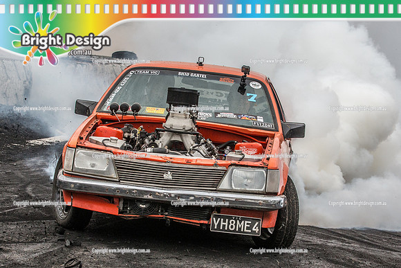 Street Machine Supernats 24 @ Stawell Motor Sports Club 8 Dec 2018  (1905)  YH8ME4 BURNOUT