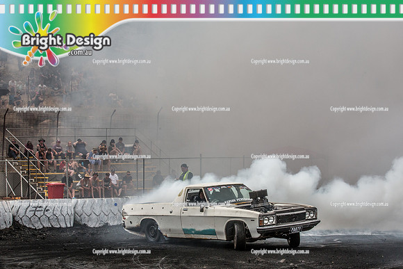 Street Machine Supernats 24 @ Stawell Motor Sports Club 8 Dec 2018  (2136)  PARTY BURNOUT