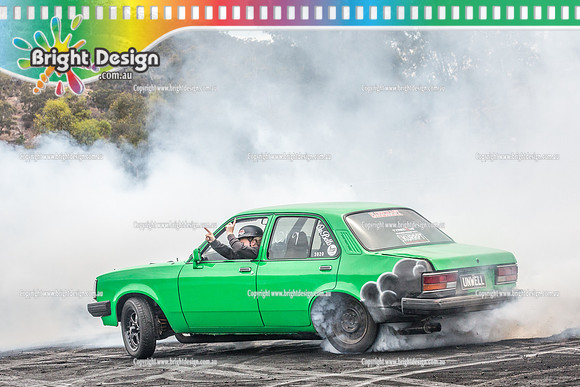 Street Machine Supernats 24 @ Stawell Motor Sports Club 8 Dec 2018  (2207)  UNWELL BURNOUT