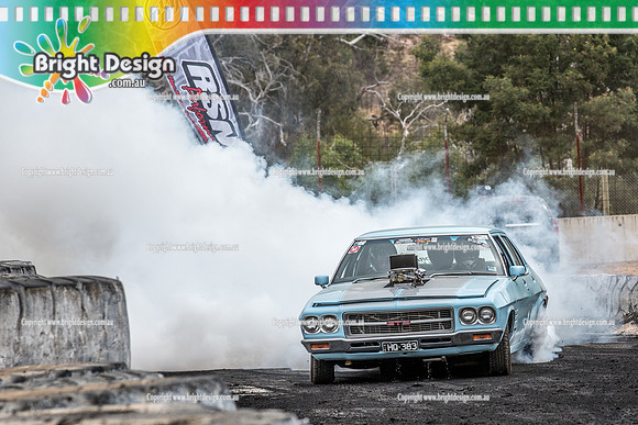 Street Machine Supernats 24 @ Stawell Motor Sports Club 8 Dec 2018  (2281)  HQ383 BURNOUT