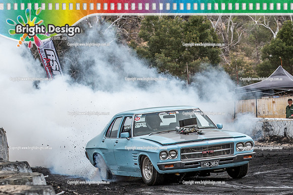 Street Machine Supernats 24 @ Stawell Motor Sports Club 8 Dec 2018  (2284)  HQ383 BURNOUT