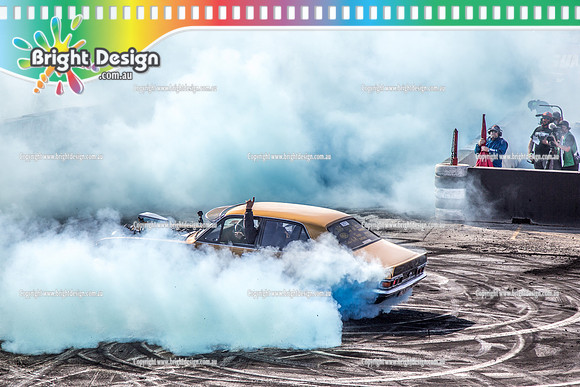 Summernats 32 Thursday 3 Jan 2019  BDMP1643  BLO202 BURNOUT