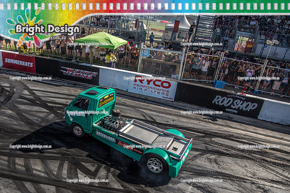 Summernats 32 Thursday 3 Jan 2019  BDMP1631  TINYTOWING BURNOUT