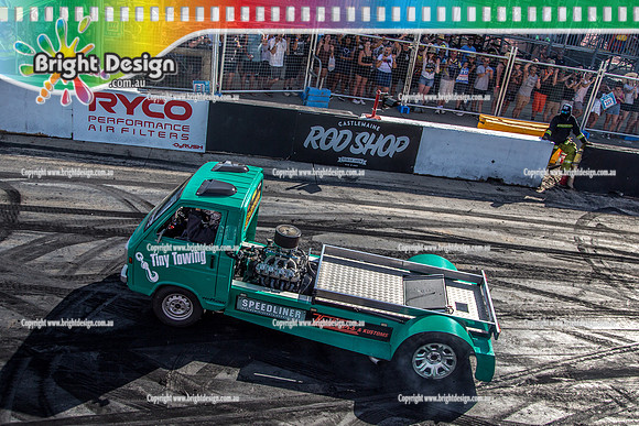 Summernats 32 Thursday 3 Jan 2019  BDMP1630  TINYTOWING BURNOUT