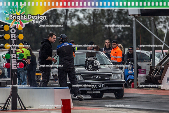 Nostalgia Tri-series RND 2 @ Swan Hill Dragway Sat 18 May 2019   (9194)  1111 SLE VH COMMODORE 383SLE