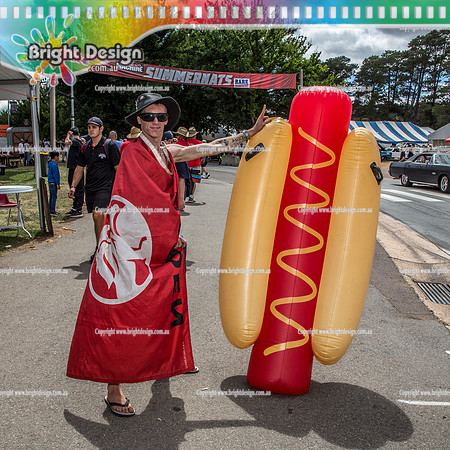 Summernats 32 Sunday 6 Jan 2019  BDMP8930  HOTDOG MAN CROWD