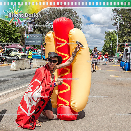 Summernats 32 Sunday 6 Jan 2019  BDMP8929  HOTDOG MAN CROWD
