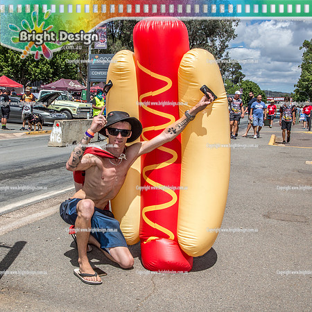 Summernats 32 Sunday 6 Jan 2019  BDMP8928  HOTDOG MAN CROWD