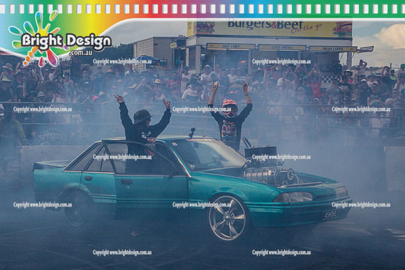 Summernats 28 Sunday 4 Jan 2015  BD  (8362)  4SMOKE BURNOUT