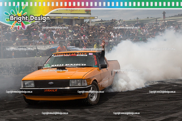 Summernats 28 Sunday 4 Jan 2015  BD  (7803)  TYRKILR BURNOUT