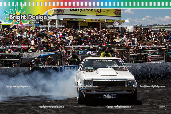 Summernats 28 Saturday 3 Jan 2015  BD (4654)  ZZY670 BURNOUT