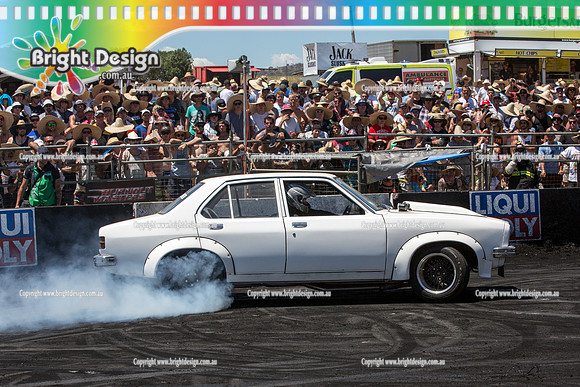 Summernats 28 Saturday 3 Jan 2015  BD (4653)  ZZY670 BURNOUT
