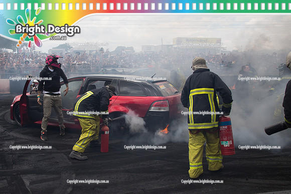 Summernats 28 Sunday 4 Jan 2015  BD  (8074)  STRUGLIN BURNOUT