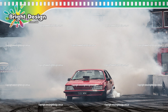 Summernats 28 Sunday 4 Jan 2015  BD  (7809)  LSWON BURNOUT