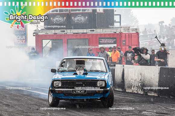 Summernats 28 Sunday 4 Jan 2015  BD  (8165)  LYNCHY BURNOUT