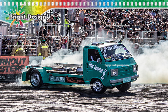 Summernats 34 Sunday 9 Jan 2022  BDMP2387  TINYTOWING BURNOUT